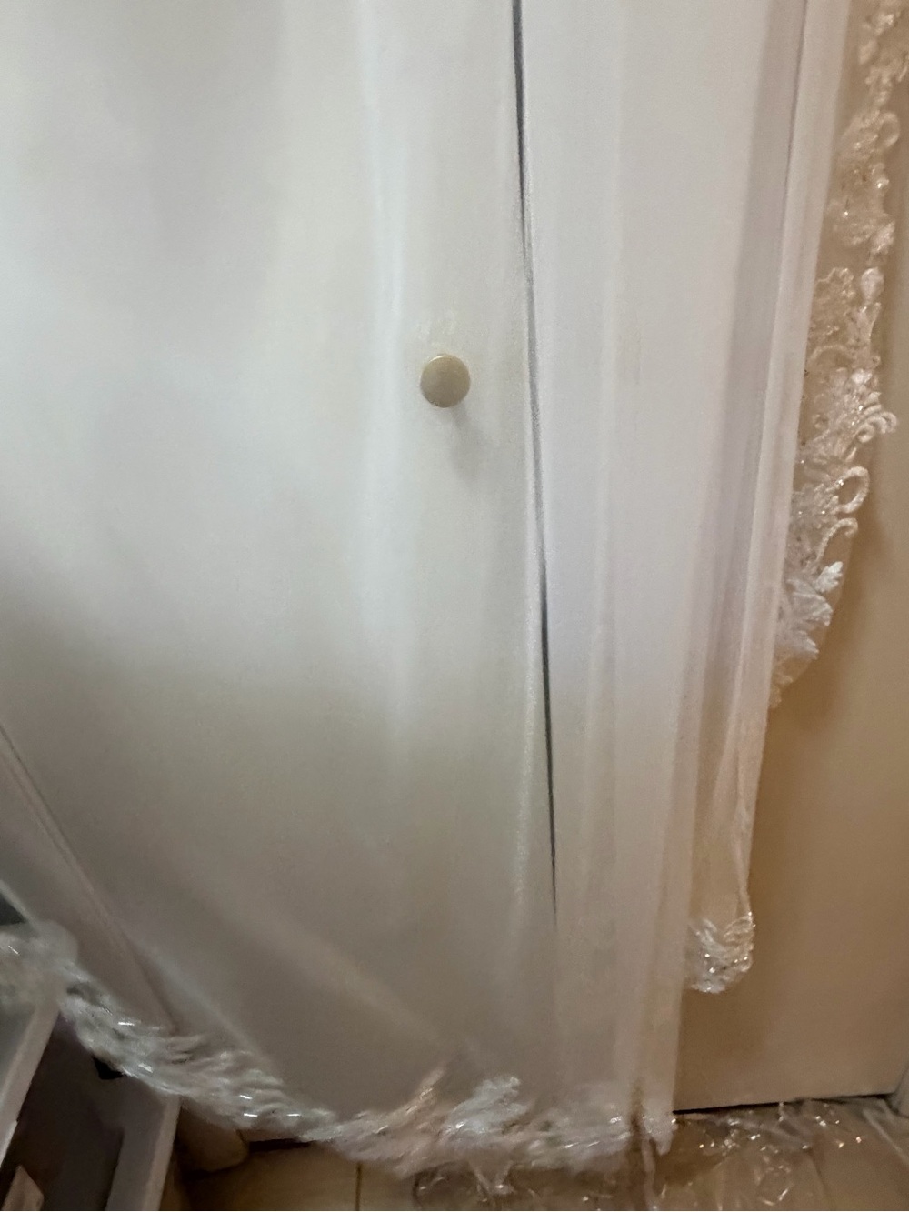 Embroidered Lace Bridal Veil Trim in Ivory - Picture 8 of 11